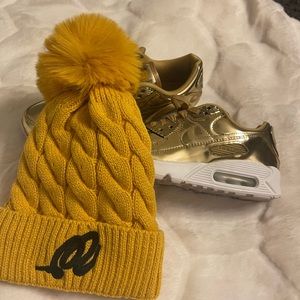 Custom made pom pom winter hats with fur inside. Unisex  My Own Wear